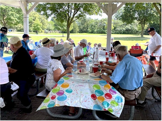 tmb 550 4 Centennial Park dining